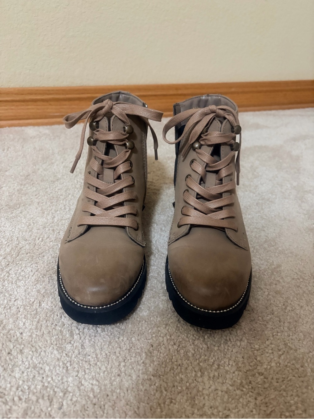Blondo Waterproof Lace-Up Boot - Size 6